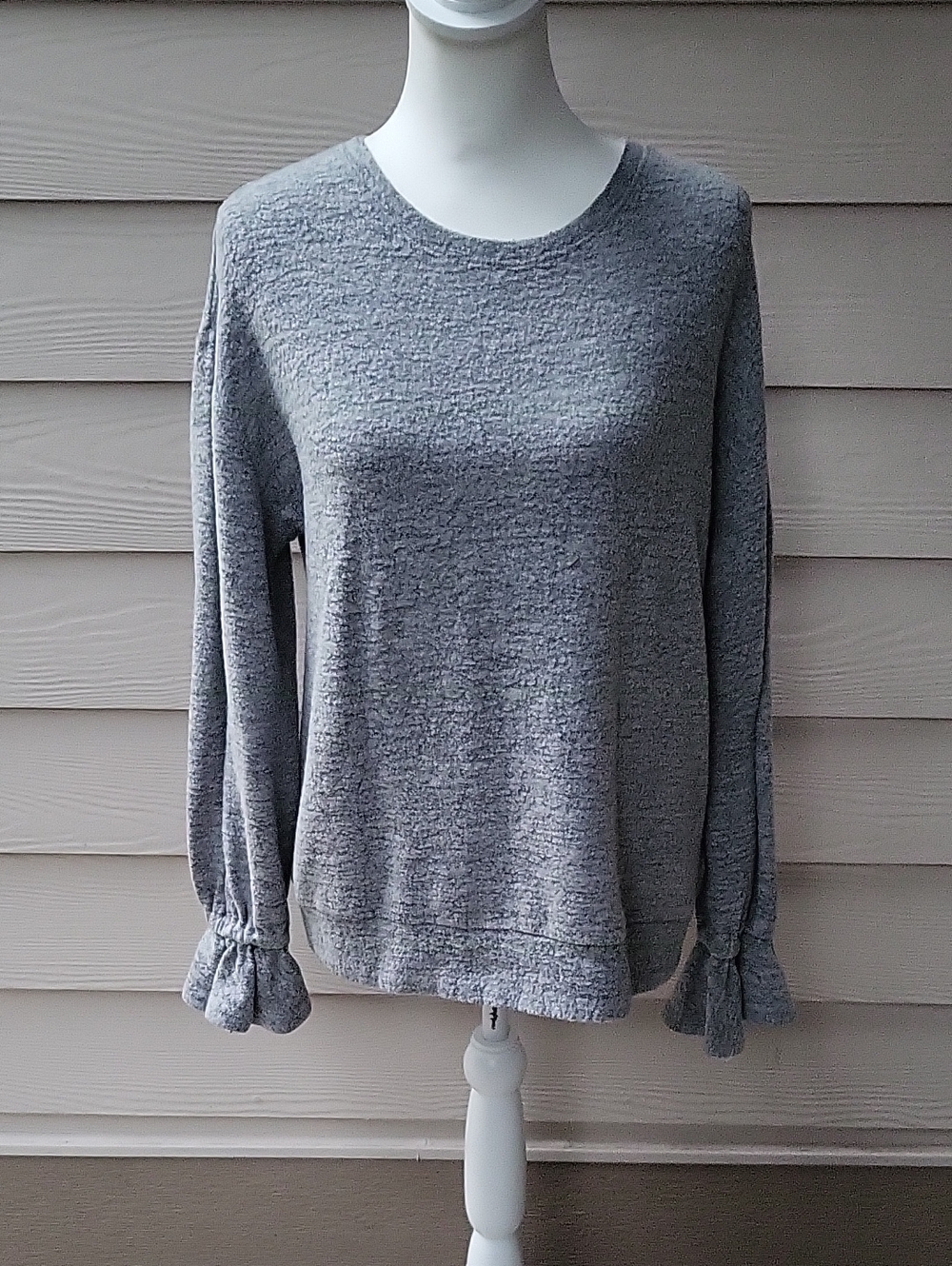 Eri & Ali Gray Ruffle Cuff Long Sleeve Sweatshirt Women’s